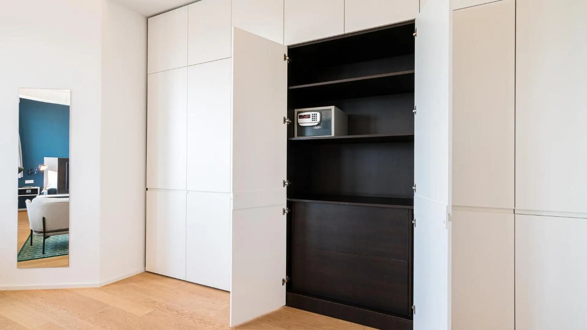 Vienna Residence, Philips Haus - Europlaza